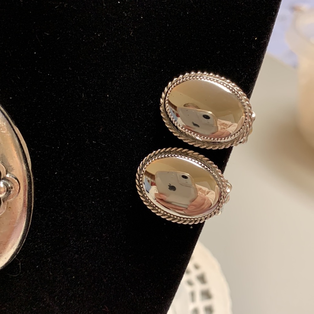 Whiting and Davis Vintage Locket bracelet earrings size Small to medium 2” 1/4” - Picture 7 of 13